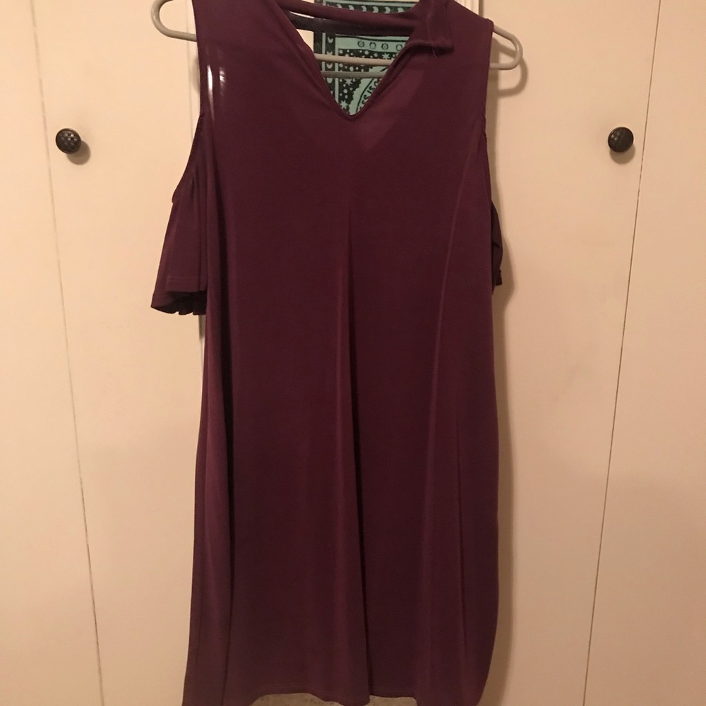 Mini shoulder-less dress